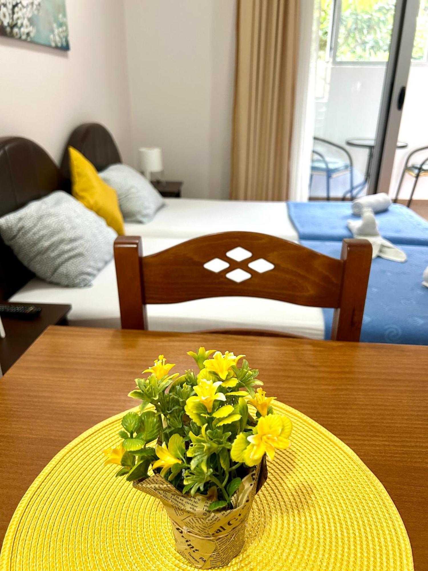 Apartments Mitende Budva Luaran gambar